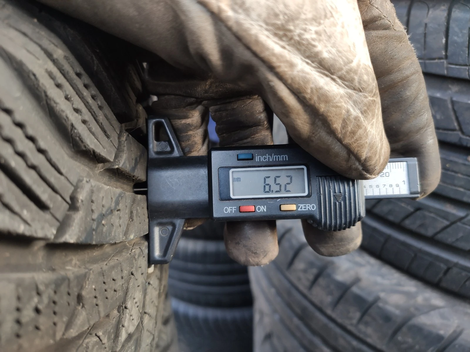 Гуми Зимни 195/65R15, снимка 5 - Гуми и джанти - 56732356