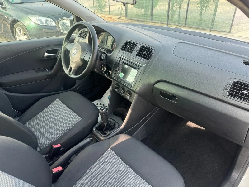 VW Polo 1.6 TDi EURO 5A, снимка 13 - Автомобили и джипове - 46165495