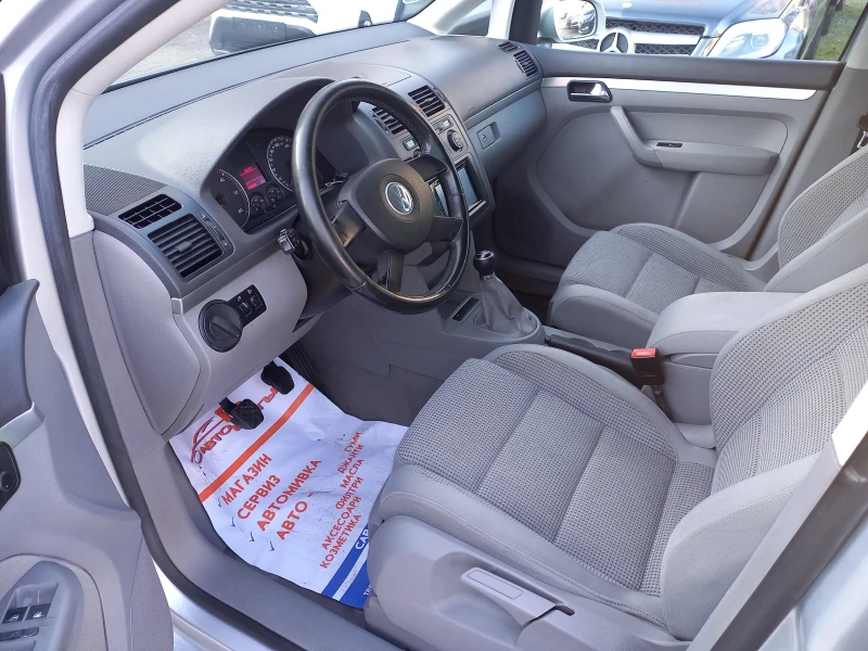 VW Touran 2.0 TDI, снимка 8 - Автомобили и джипове - 48335207