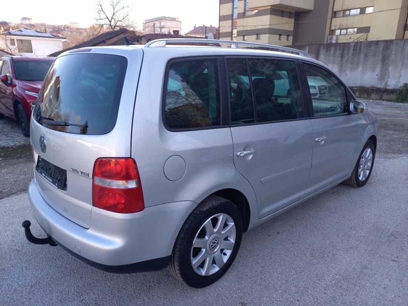 VW Touran 2.0 TDI, снимка 4 - Автомобили и джипове - 48335207