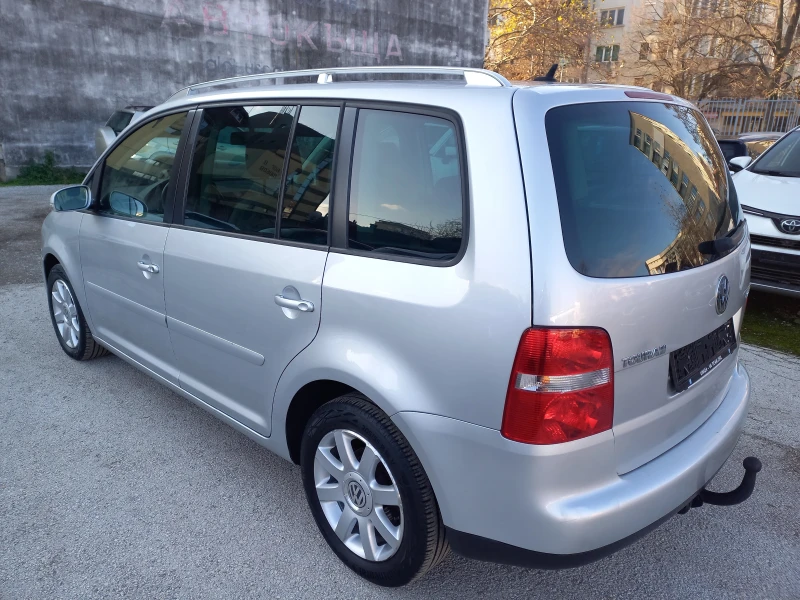 VW Touran 2.0 TDI, снимка 5 - Автомобили и джипове - 48335207