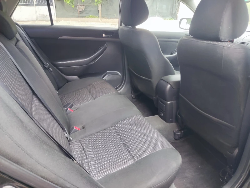 Toyota Avensis, снимка 12 - Автомобили и джипове - 52348340