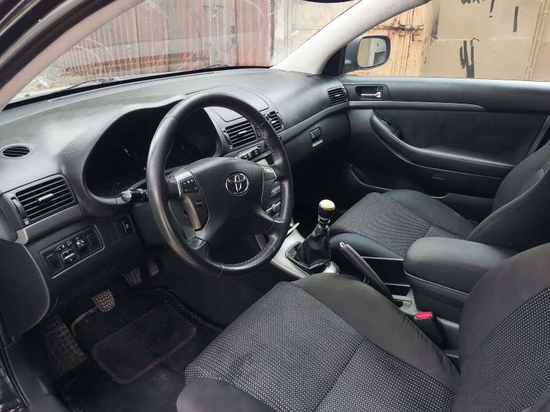 Toyota Avensis, снимка 11 - Автомобили и джипове - 52348340