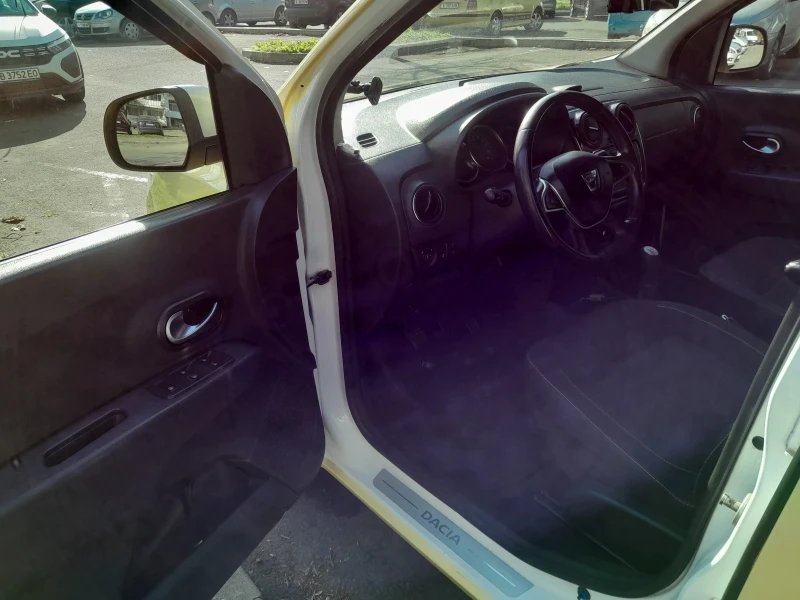 Dacia Lodgy 1.6 109кс, снимка 9 - Автомобили и джипове - 52837692