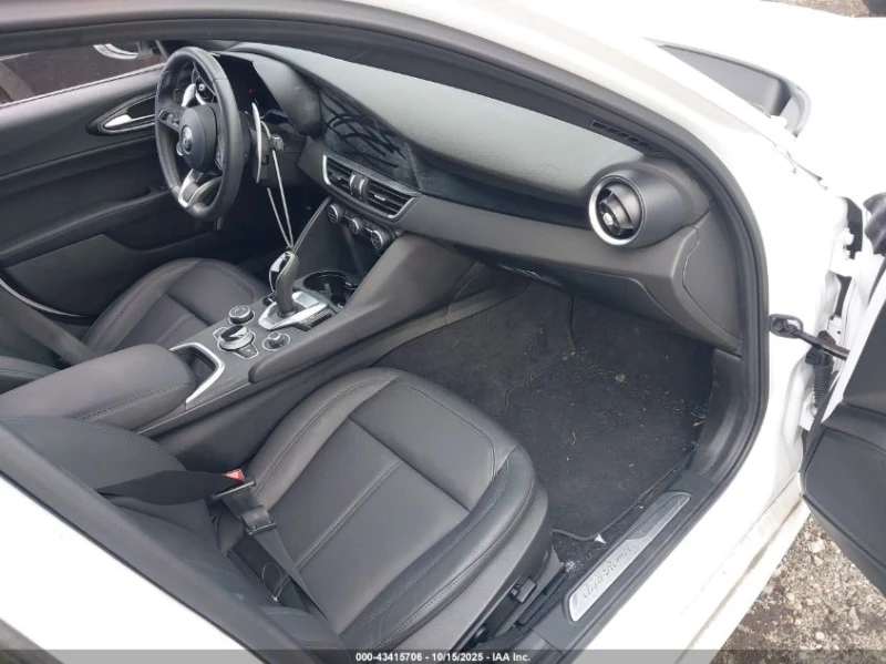 Alfa Romeo Giulia AWD, снимка 10 - Автомобили и джипове - 53079305
