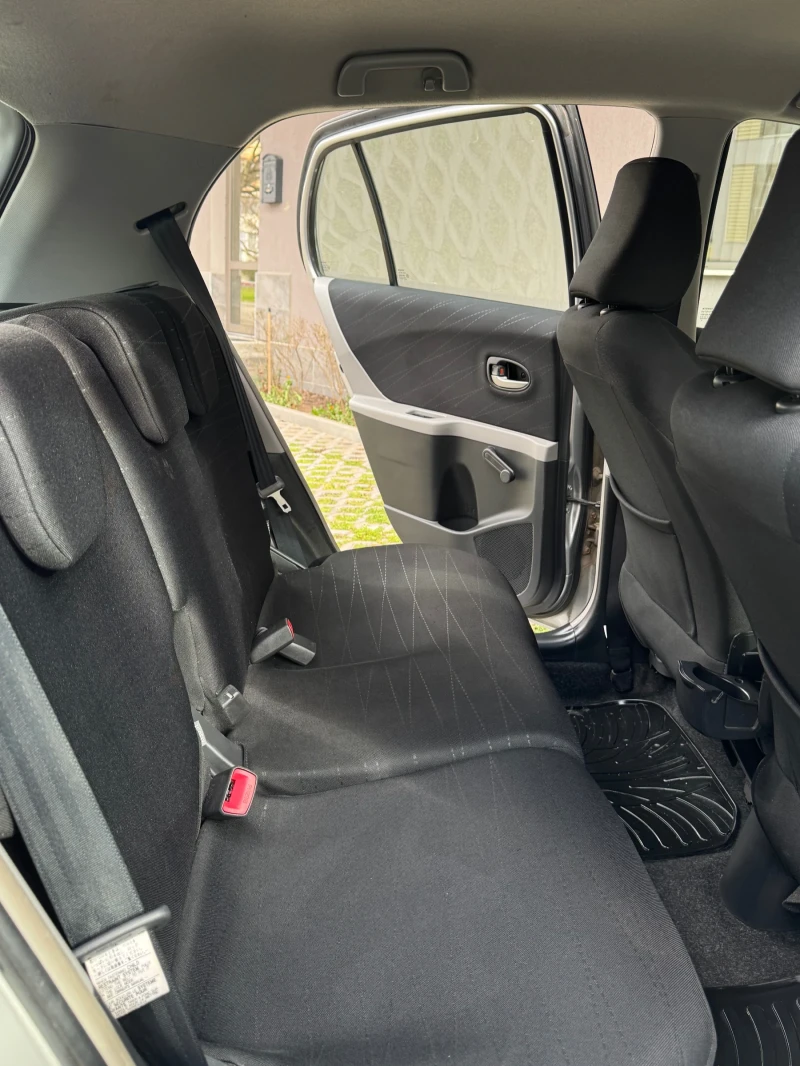 Toyota Yaris 1.3i / Keyless, снимка 12 - Автомобили и джипове - 53183914