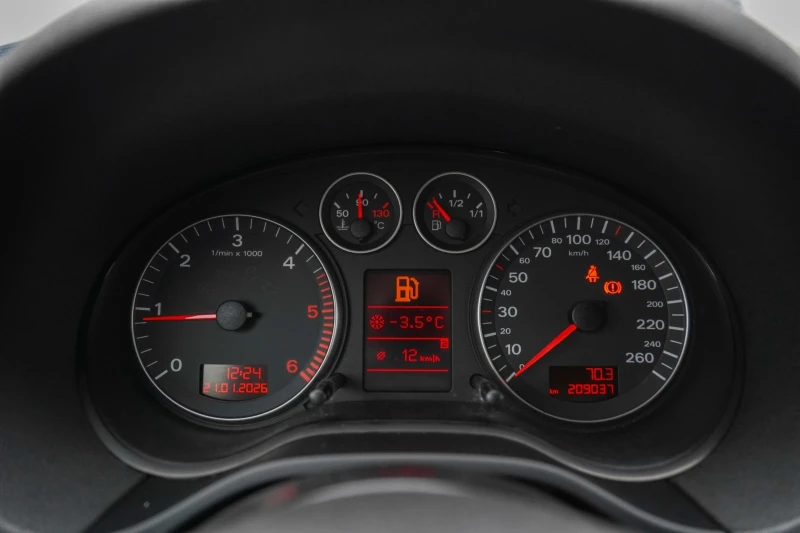 Audi A3 2.0TDI 140k.c. ОБСЛУЖЕНА ЛИЗИНГ!, снимка 9 - Автомобили и джипове - 53199095