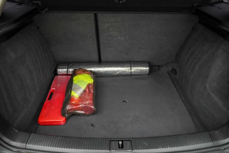 Audi A3 2.0TDI 140k.c. ОБСЛУЖЕНА ЛИЗИНГ!, снимка 14 - Автомобили и джипове - 53199095