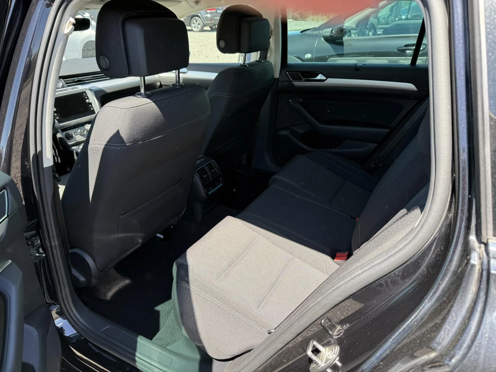 VW Passat 2.0 DSG 7 - изображение 7