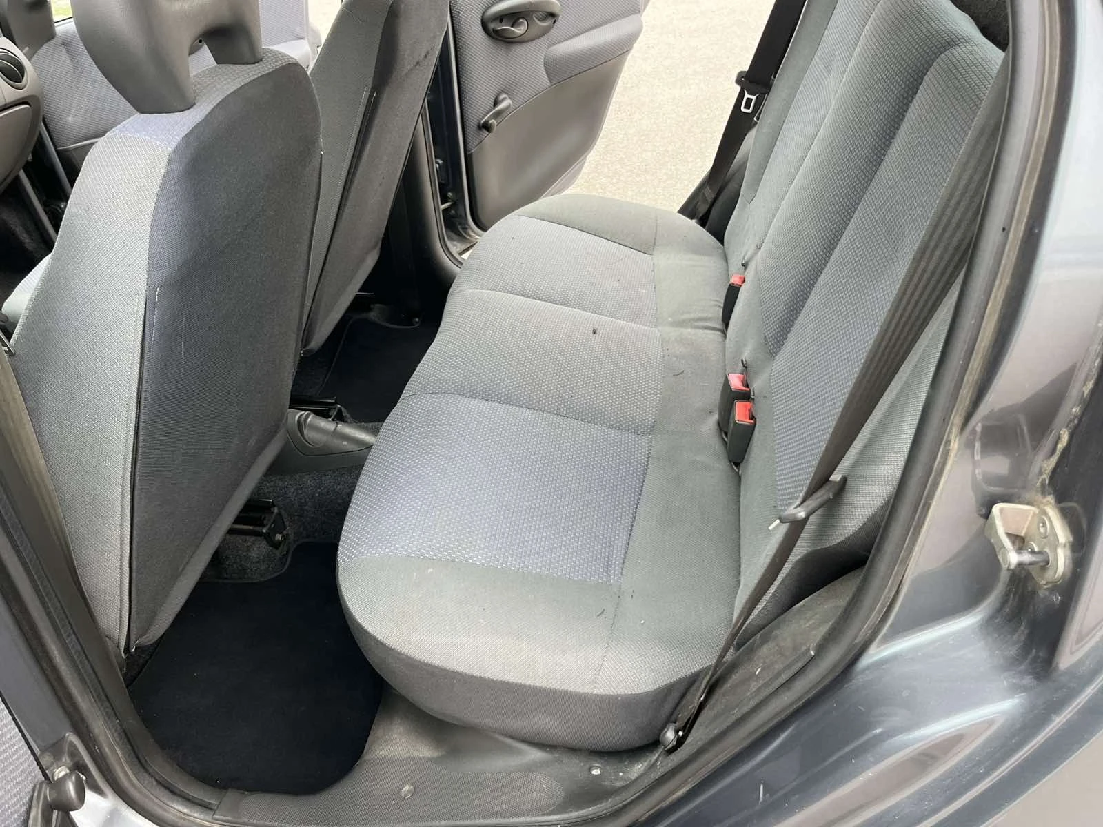 Fiat Punto 1.3I 60кс КЛИМАТИК РЕГИСТРИРАНО ОБСЛУЖЕНО - изображение 9