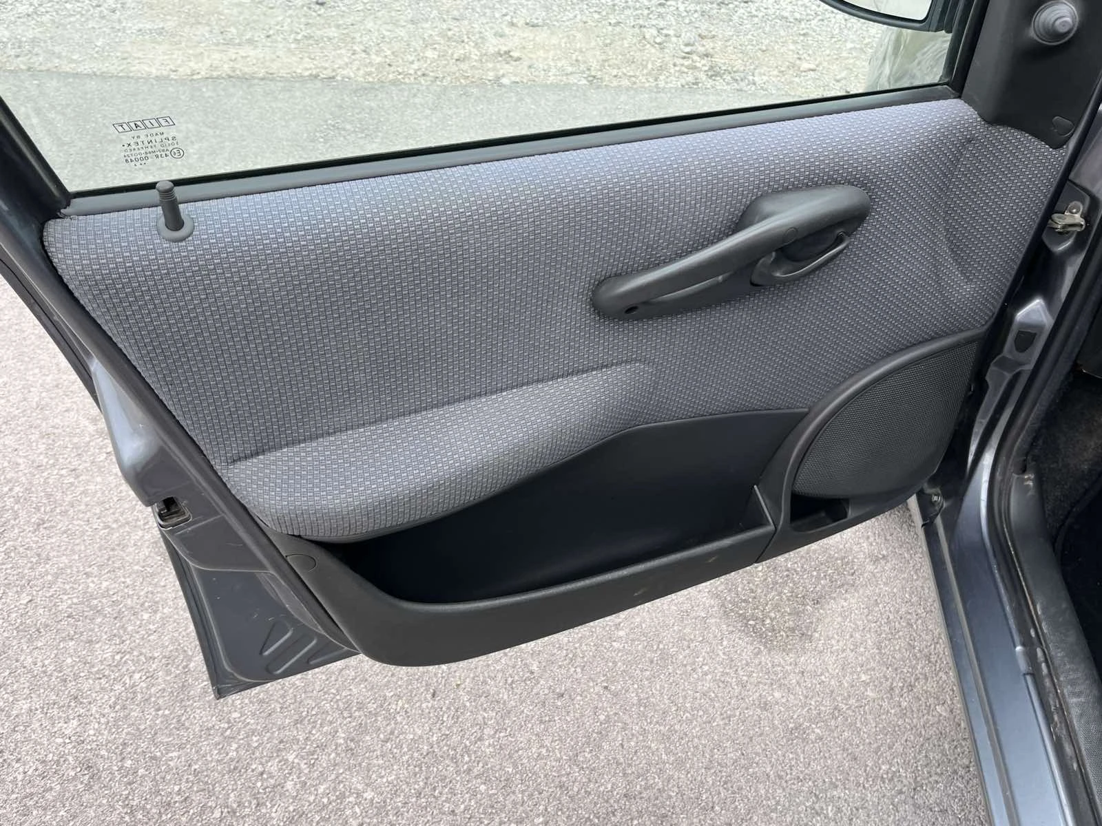 Fiat Punto 1.3I 60кс КЛИМАТИК РЕГИСТРИРАНО ОБСЛУЖЕНО - изображение 7