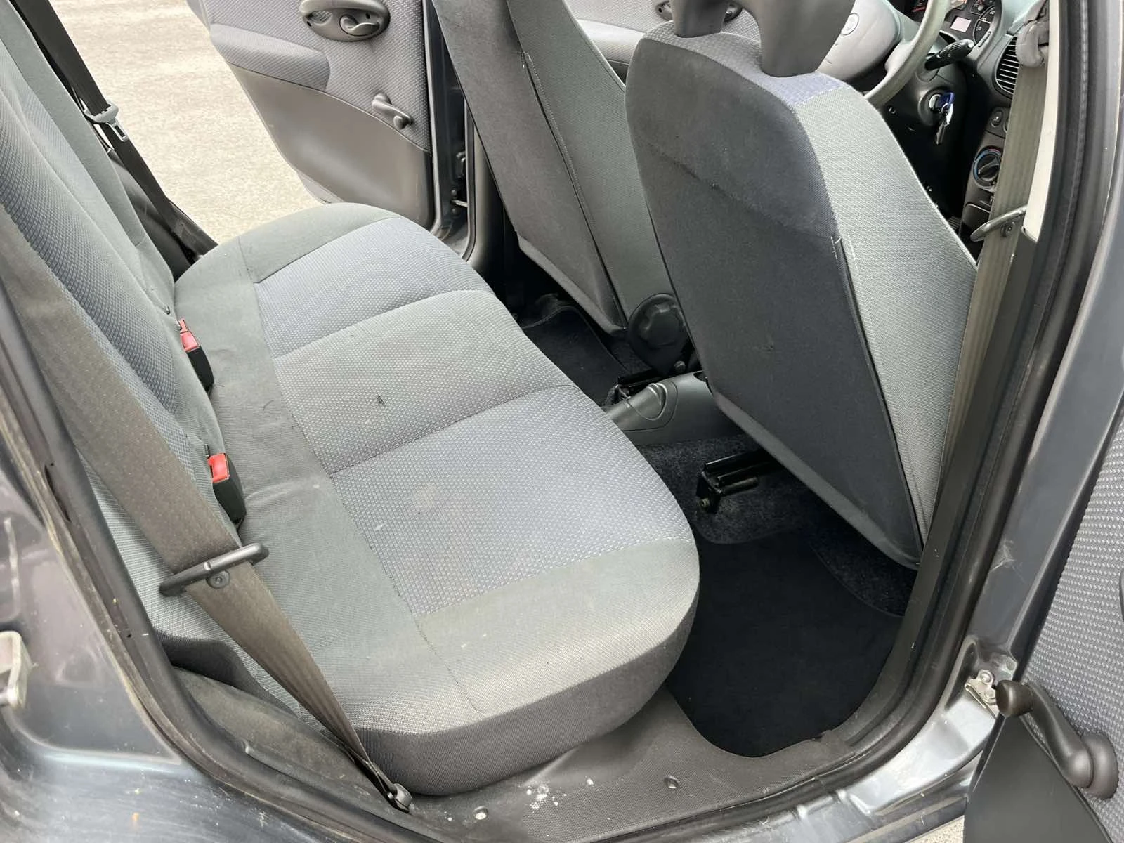 Fiat Punto 1.3I 60кс КЛИМАТИК РЕГИСТРИРАНО ОБСЛУЖЕНО - изображение 10