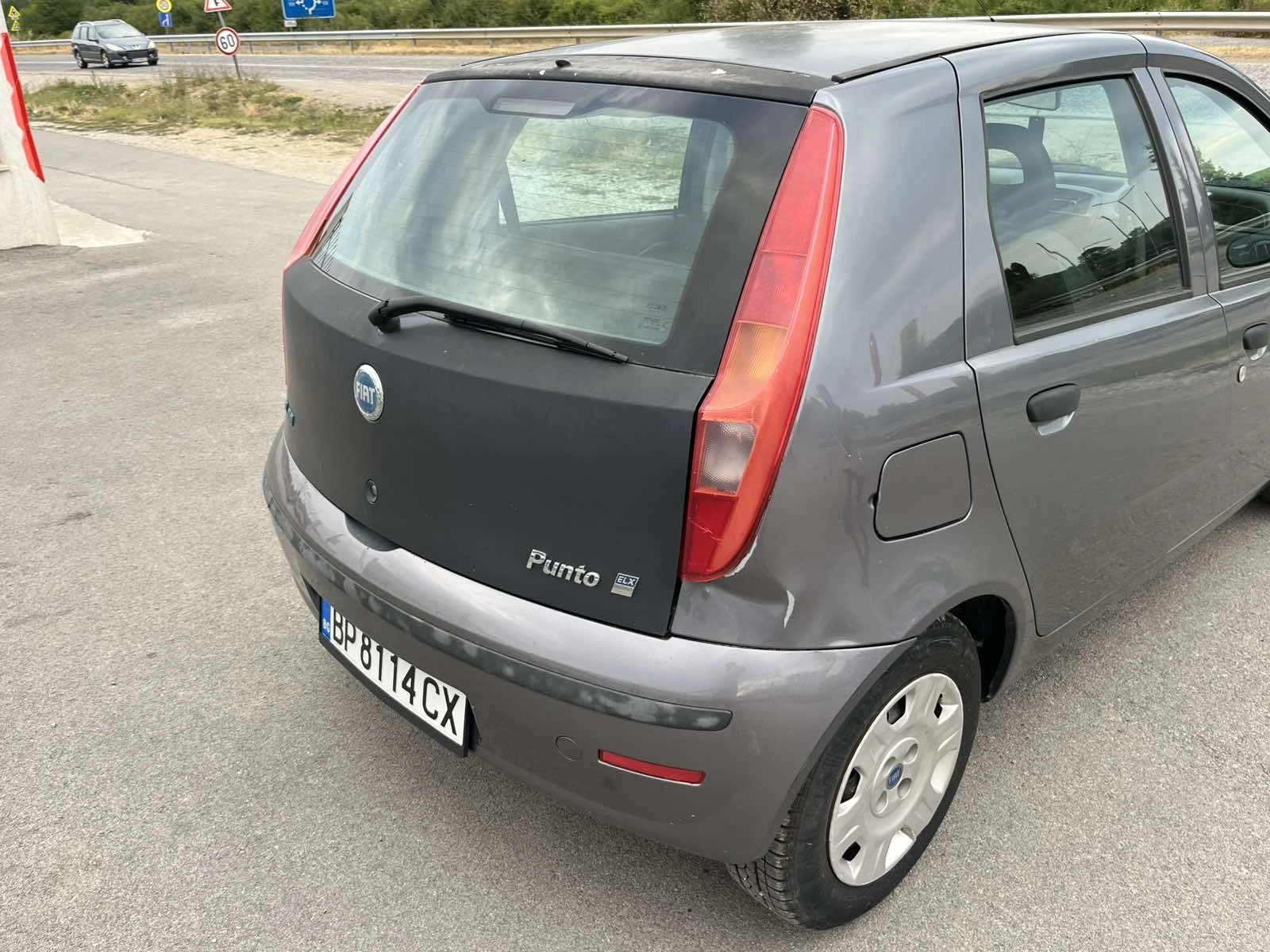 Fiat Punto 1.3I 60кс КЛИМАТИК РЕГИСТРИРАНО ОБСЛУЖЕНО - изображение 4