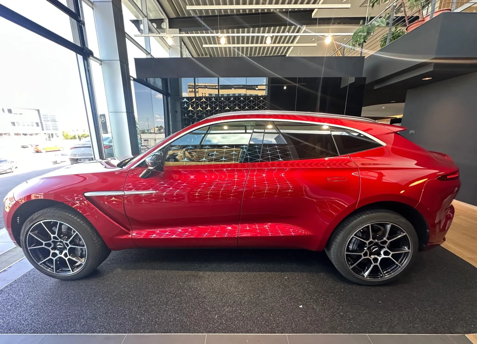 Aston Martin DBX 4.0 V8 AWD - изображение 5
