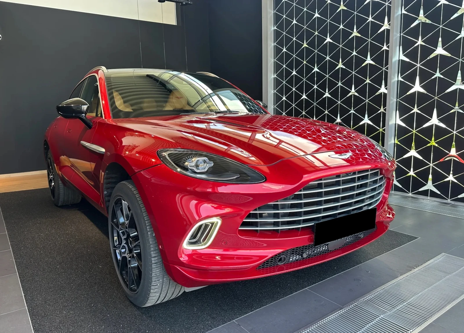 Aston Martin DBX 4.0 V8 AWD - изображение 2