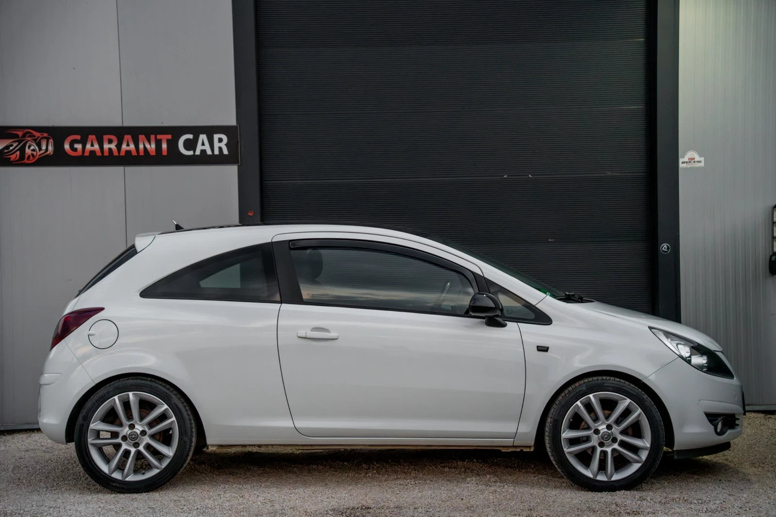 Opel Corsa 1 2i 80ks NAVI - изображение 4