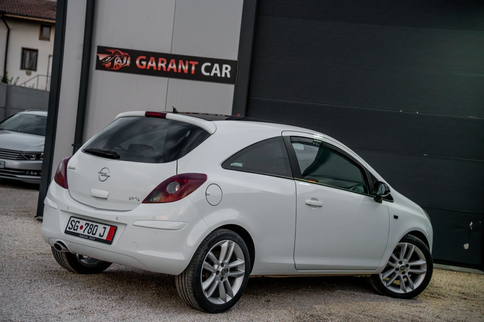 Opel Corsa 1 2i 80ks NAVI - изображение 6