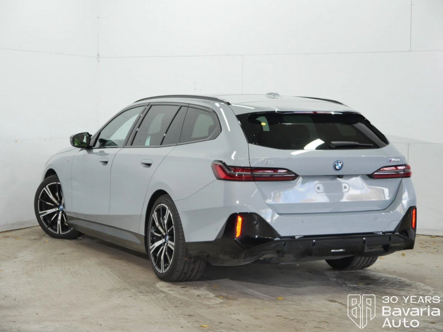 BMW i5 60 xDrive Touring | Mobile.bg   2