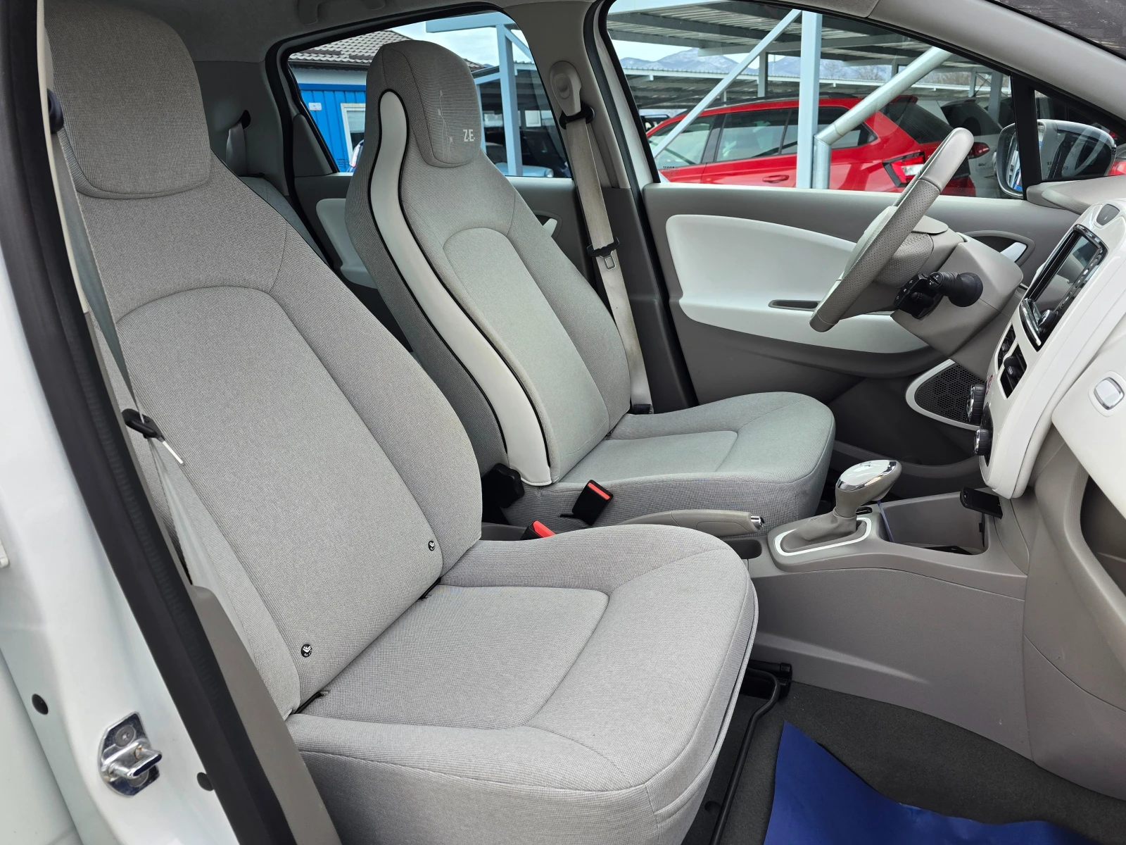 Renault Zoe НОВ ВНОС !! РЕАЛНИ 57000 км !!  - изображение 10