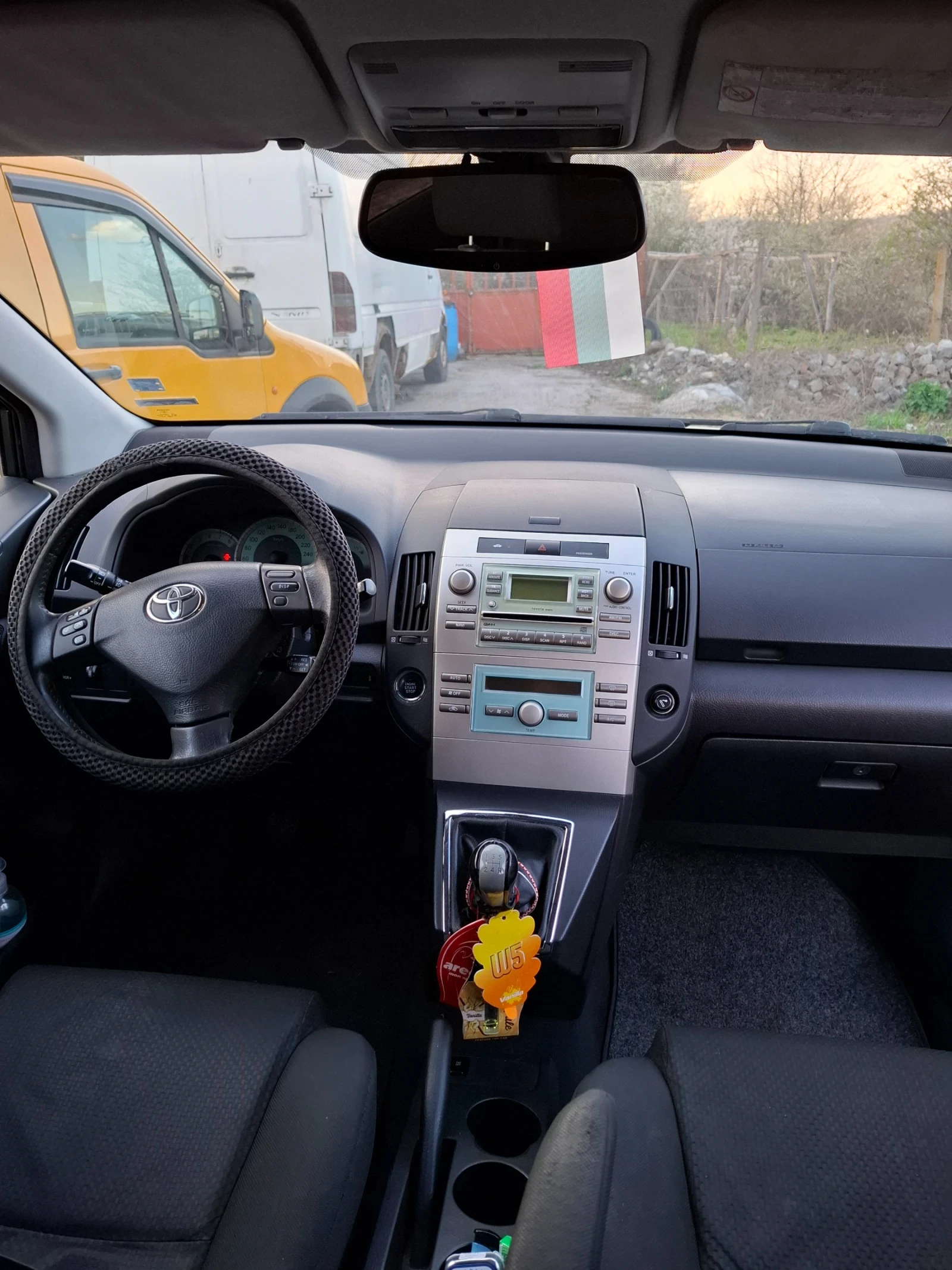 Toyota Corolla verso 1.8 VVT, снимка 9 - Автомобили и джипове - 54152122