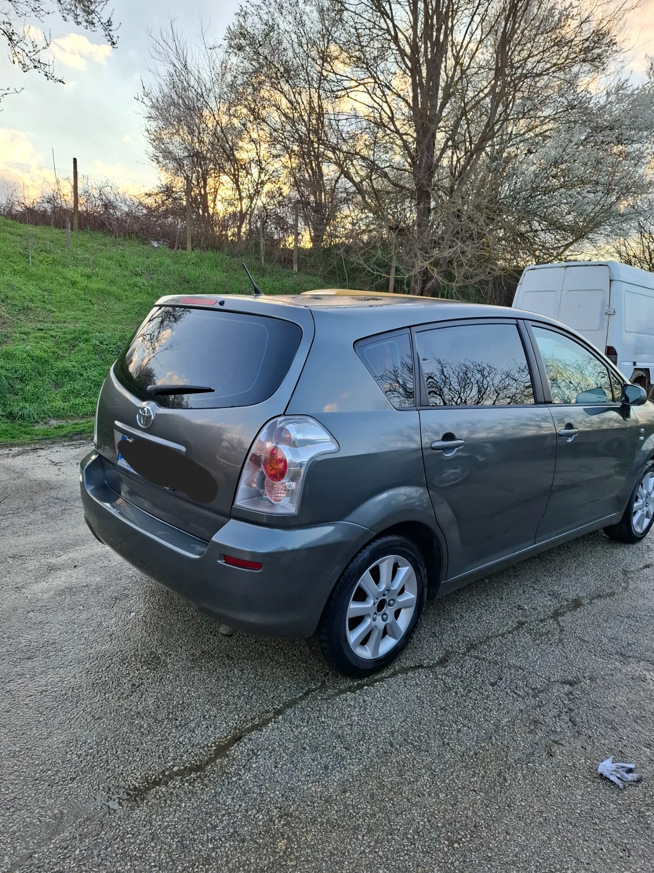 Toyota Corolla verso 1.8 VVT, снимка 4 - Автомобили и джипове - 54152122