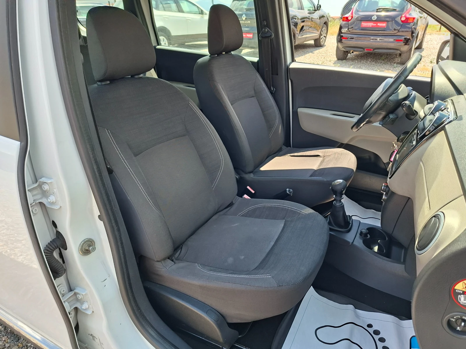 Dacia Lodgy 1.5DCI* 7 места* 6-SPEED* , снимка 14 - Автомобили и джипове - 54854078