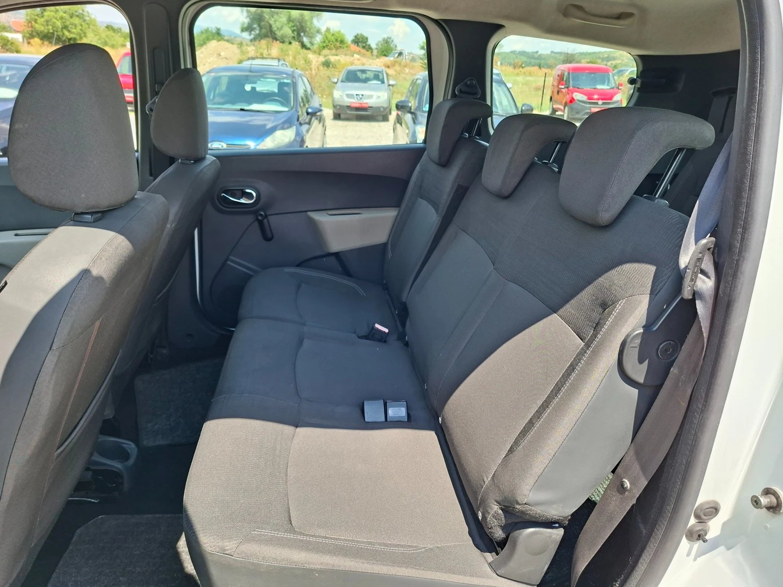 Dacia Lodgy 1.5DCI* 7 места* 6-SPEED* , снимка 10 - Автомобили и джипове - 54854078