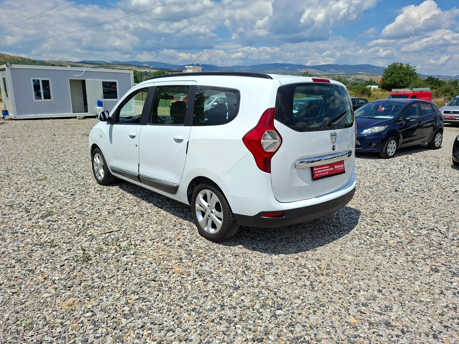 Dacia Lodgy 1.5DCI* 7 места* 6-SPEED* , снимка 3 - Автомобили и джипове - 54854078