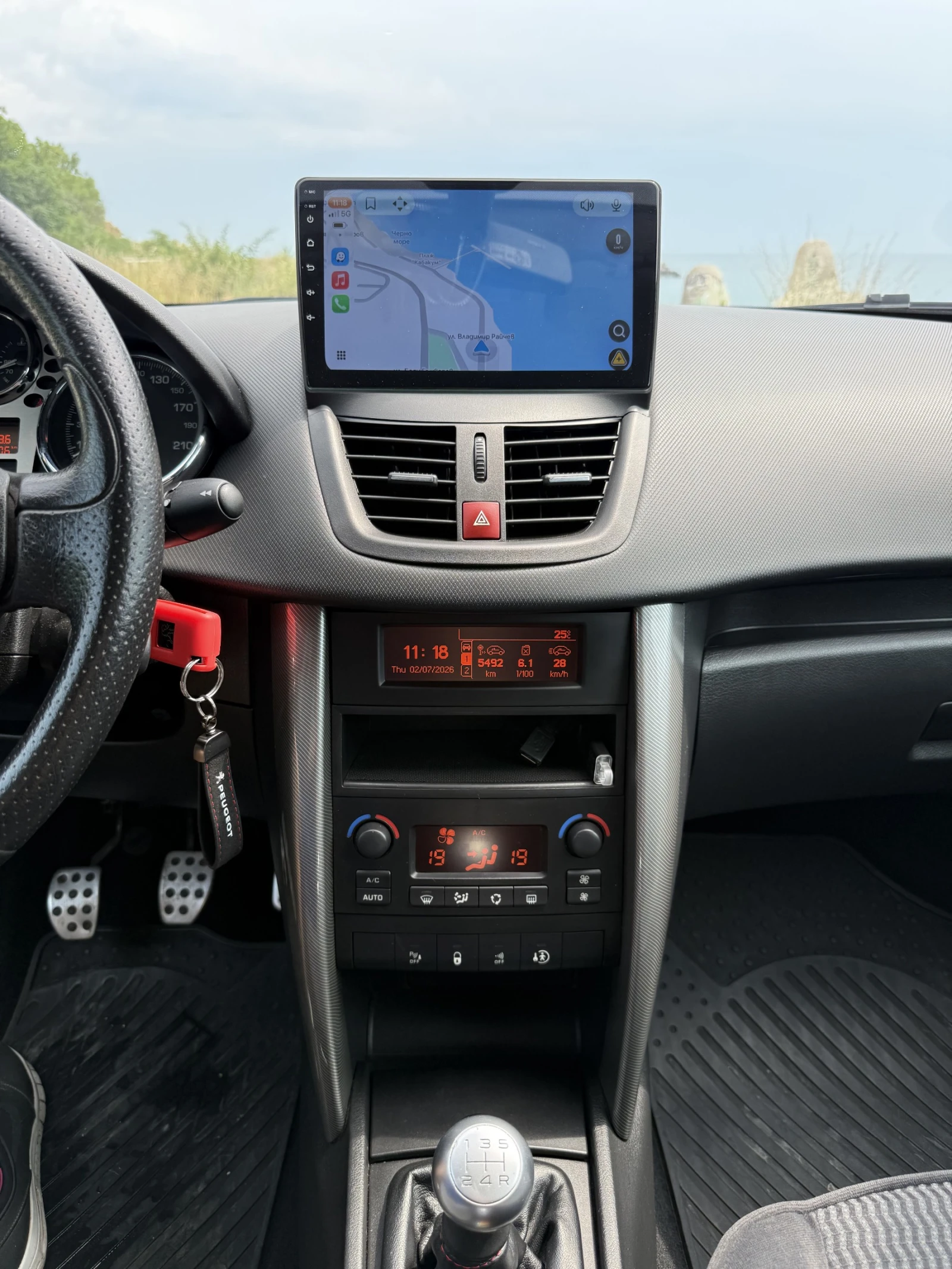 Peugeot 207 1.4 HDI, снимка 11 - Автомобили и джипове - 55589781