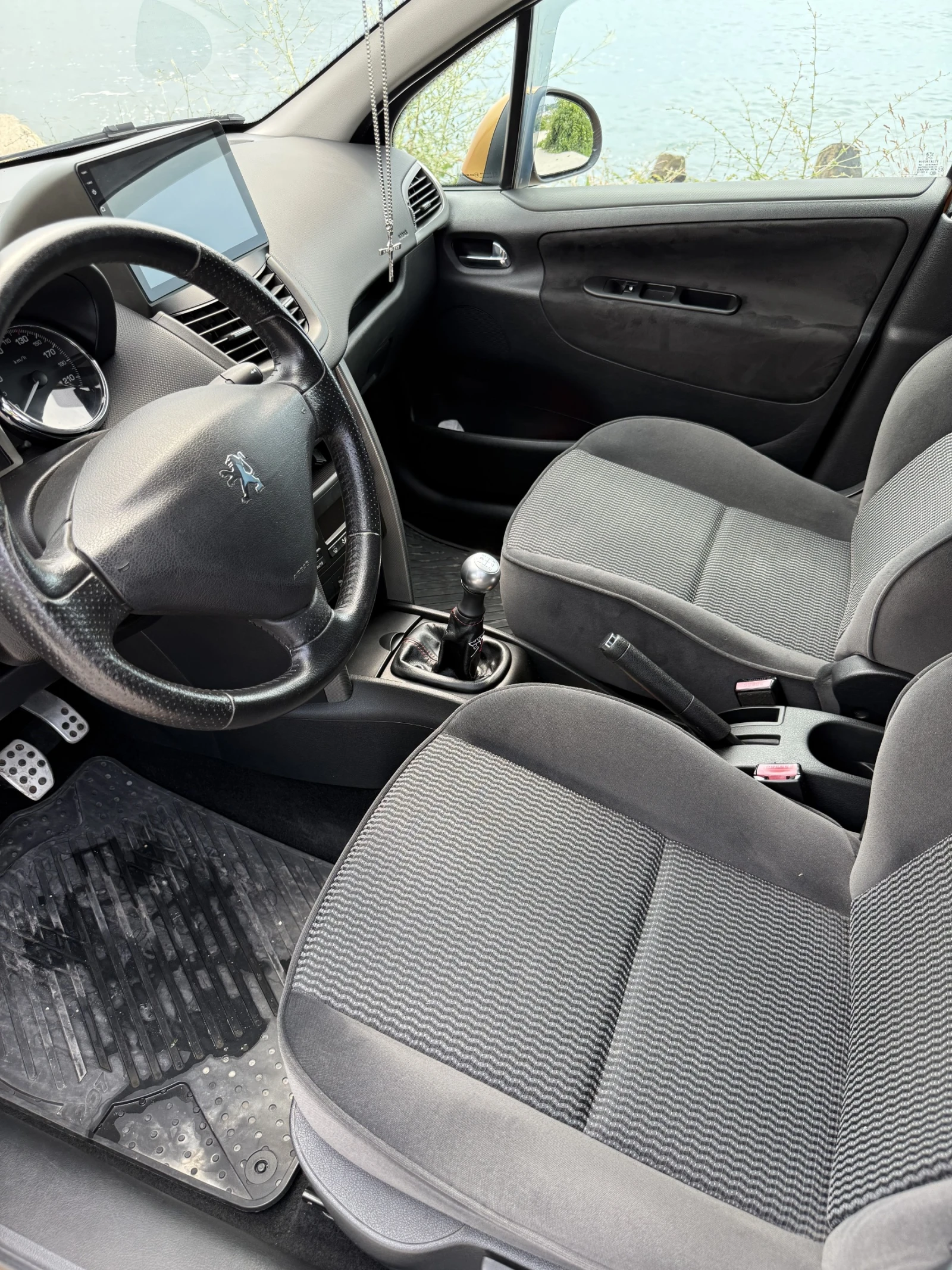 Peugeot 207 1.4 HDI, снимка 12 - Автомобили и джипове - 55589781