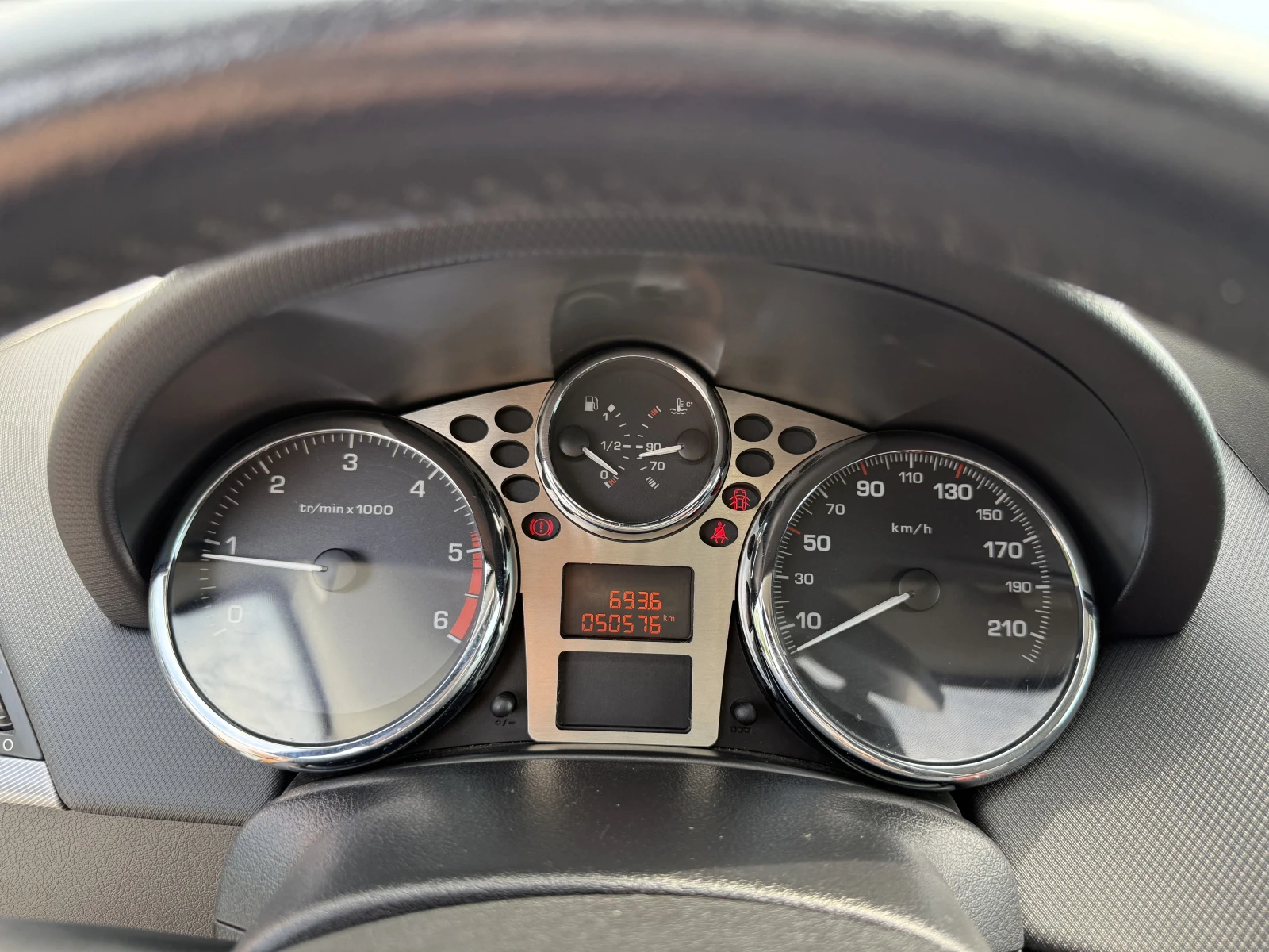 Peugeot 207 1.4 HDI, снимка 14 - Автомобили и джипове - 55589781