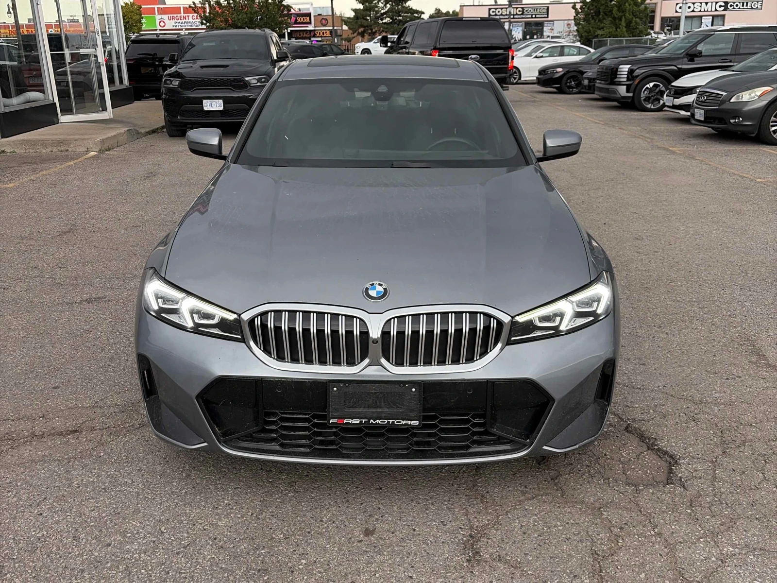 BMW 330 i xDrive | CARFAX | АВТОКРЕДИТ БЕЗ ПЪРВОНАЧАЛНА , снимка 2 - Автомобили и джипове - 56123029