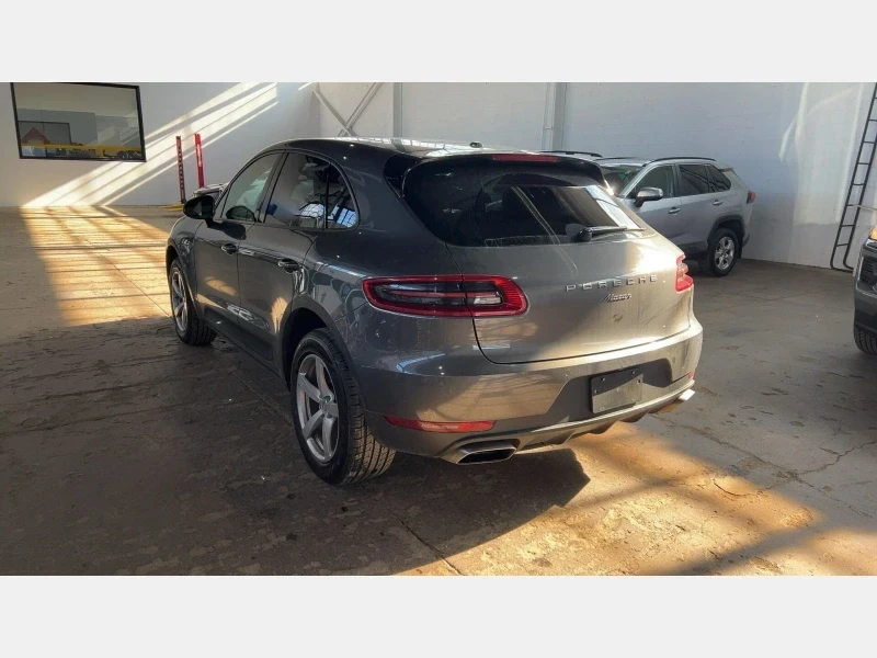 Porsche Macan CARFAX * АВТОКРЕДИТ * ПРОГНОЗНА ЦЕНА ДО БГ, снимка 12 - Автомобили и джипове - 54512193