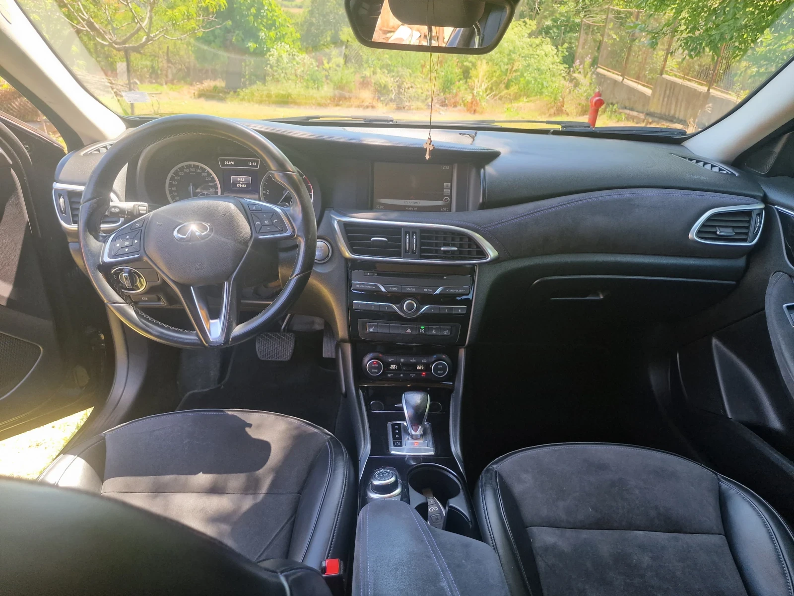 Infiniti Q30, снимка 5 - Автомобили и джипове - 54900505