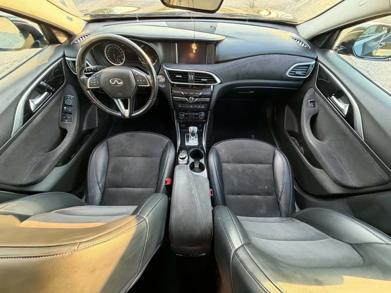 Infiniti Q30, снимка 10 - Автомобили и джипове - 54900505
