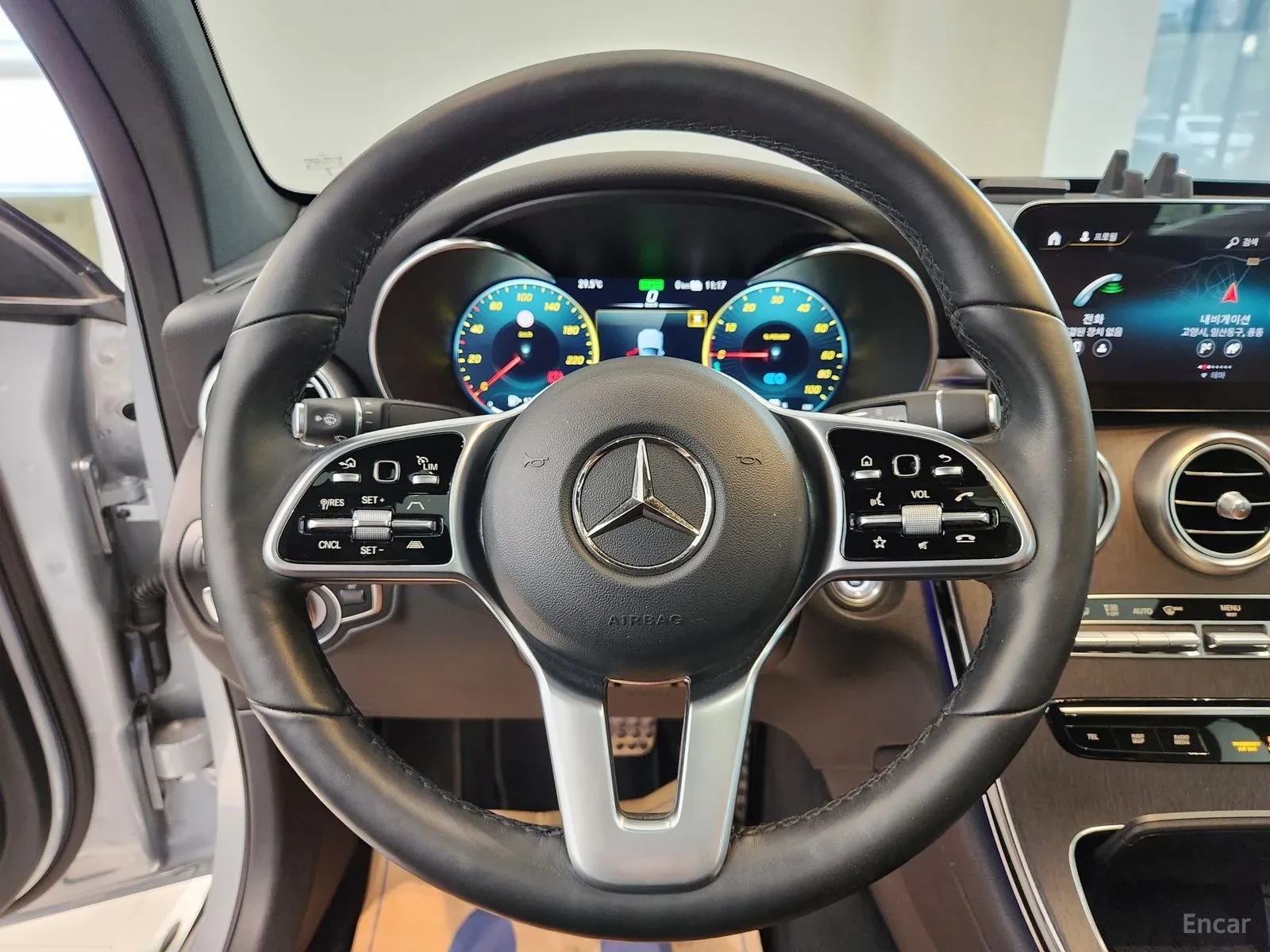 Mercedes-Benz GLC 300 HYBRID* 100 000KM!!!* AMG LINE* COUPE!!!, снимка 13 - Автомобили и джипове - 54923808