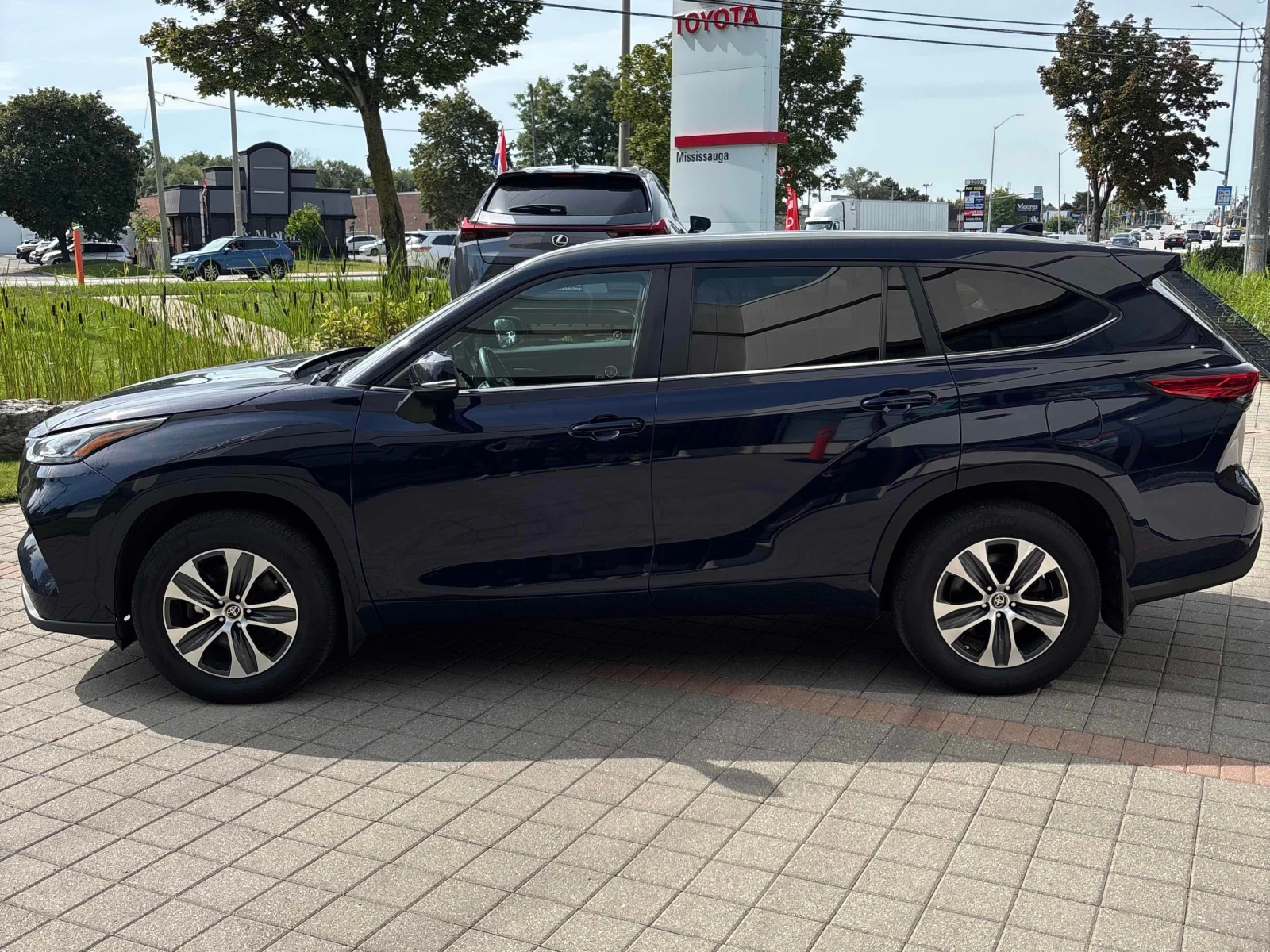Toyota Highlander * AWD * CARFAX * , снимка 2 - Автомобили и джипове - 55993514
