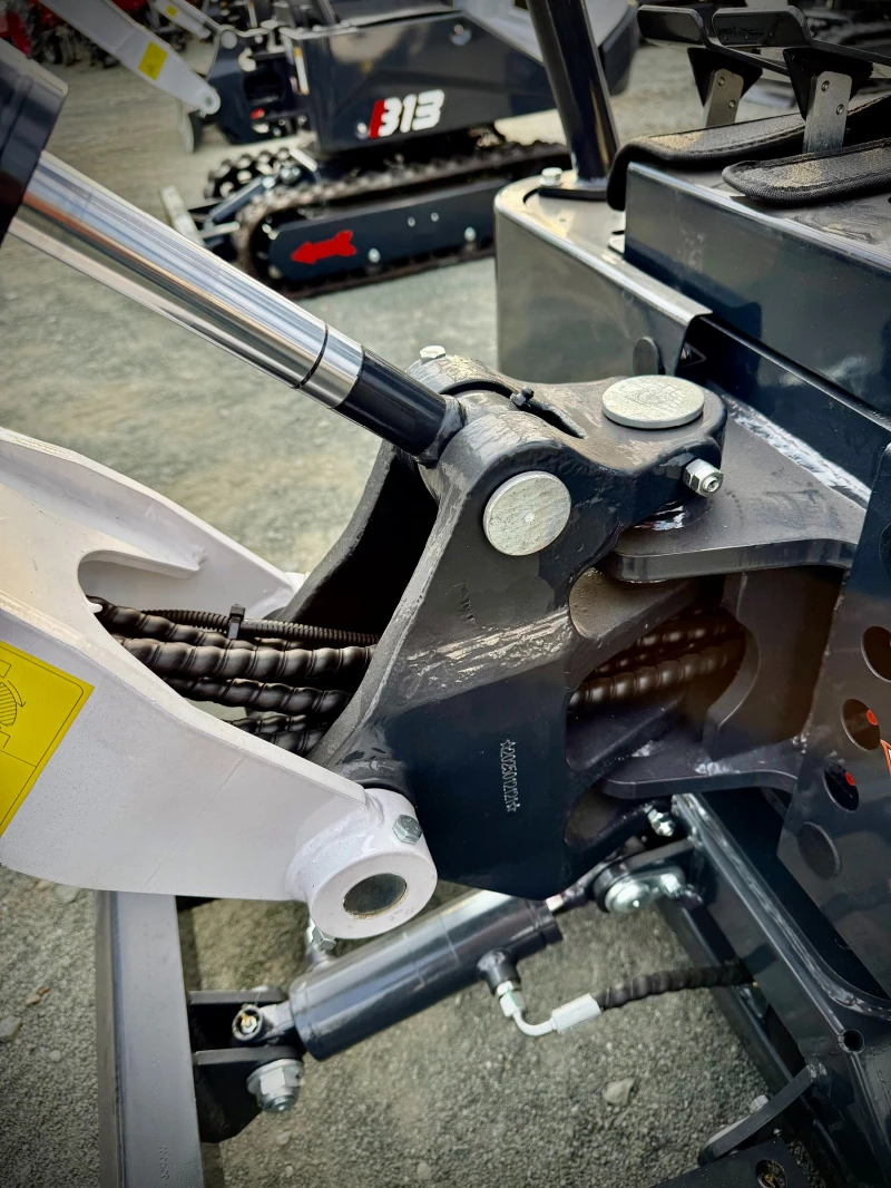 Багер Becker B13 B-13, снимка 7 - Индустриална техника - 49279932