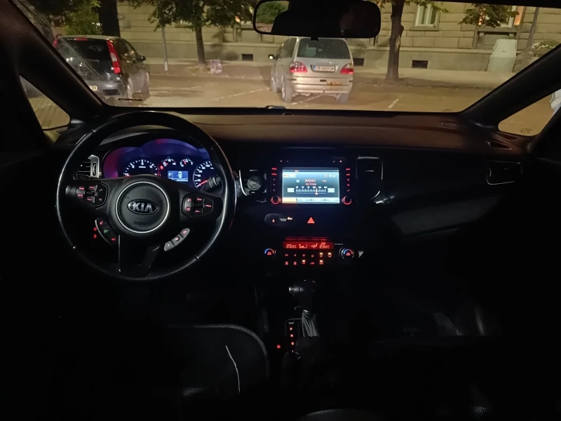 Kia Carens, снимка 3 - Автомобили и джипове - 47286259