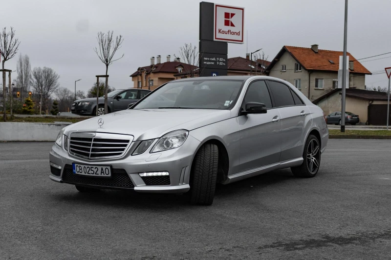 Mercedes-Benz E 220 AMG УНИКАЛНА* Напълно обслужена, снимка 2 - Автомобили и джипове - 48306845