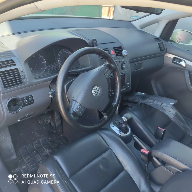 VW Touran, снимка 6 - Автомобили и джипове - 49418093