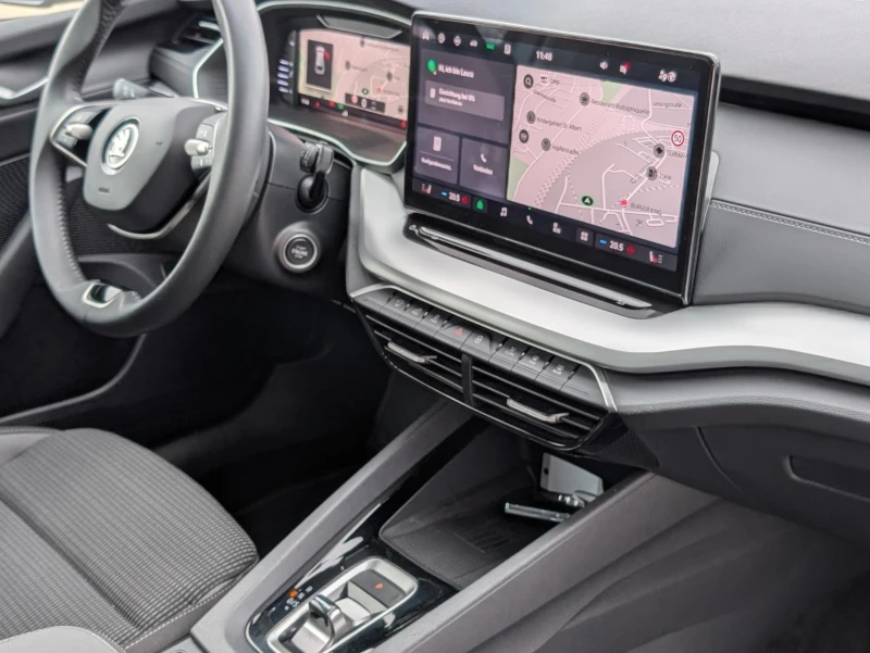 Skoda Octavia 2.0TDI* KEYLESS* CAM* NAVI* CARPLAY* , снимка 11 - Автомобили и джипове - 52489800
