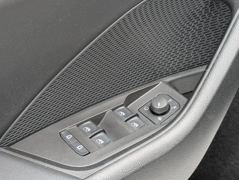 Skoda Octavia 2.0TDI* KEYLESS* CAM* NAVI* CARPLAY* , снимка 8 - Автомобили и джипове - 52489800