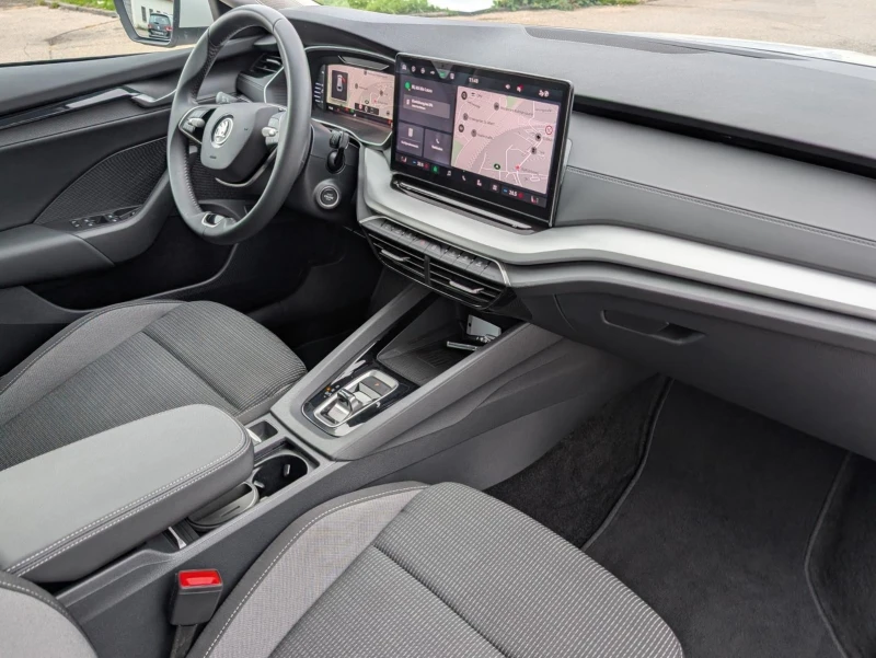 Skoda Octavia 2.0TDI* KEYLESS* CAM* NAVI* CARPLAY* , снимка 13 - Автомобили и джипове - 52489800