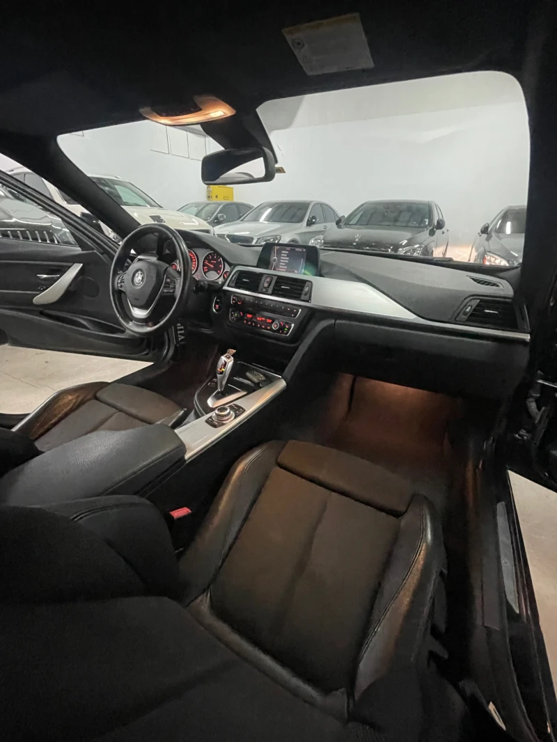 BMW 320 XDrive/Подгрев/парктр/КАТО НОВА !!!, снимка 13 - Автомобили и джипове - 53330336