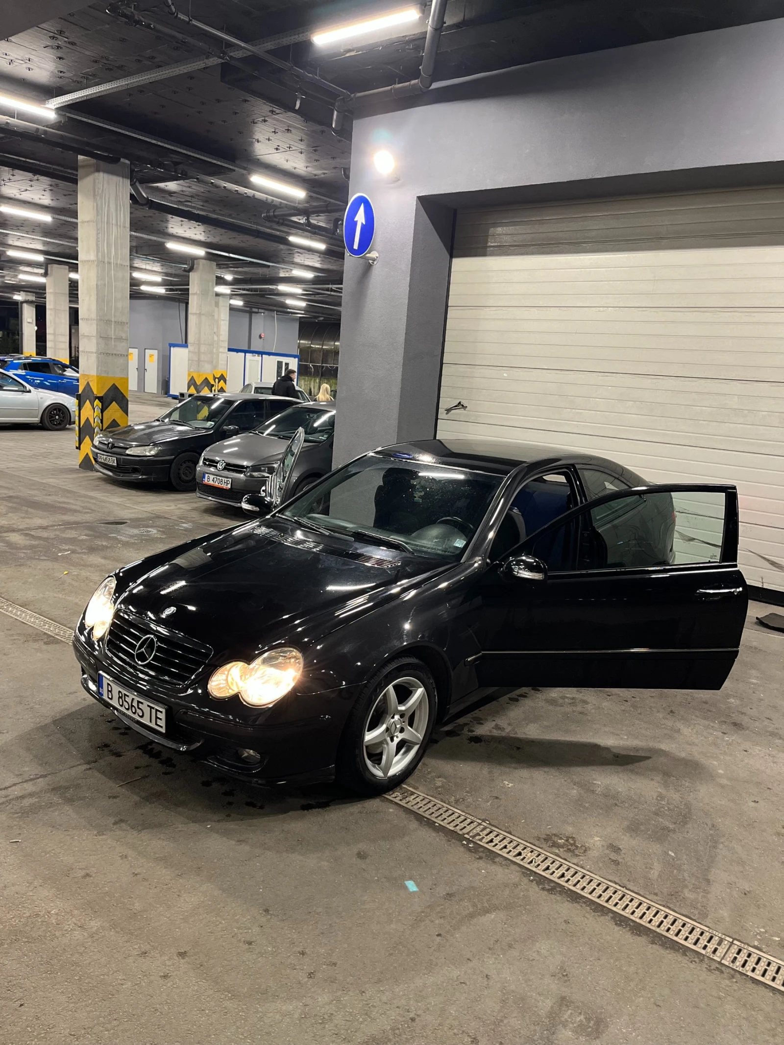 Mercedes-Benz C 200 | Facelift| 163к.с.| Alcantara| Отлично състояние - изображение 2