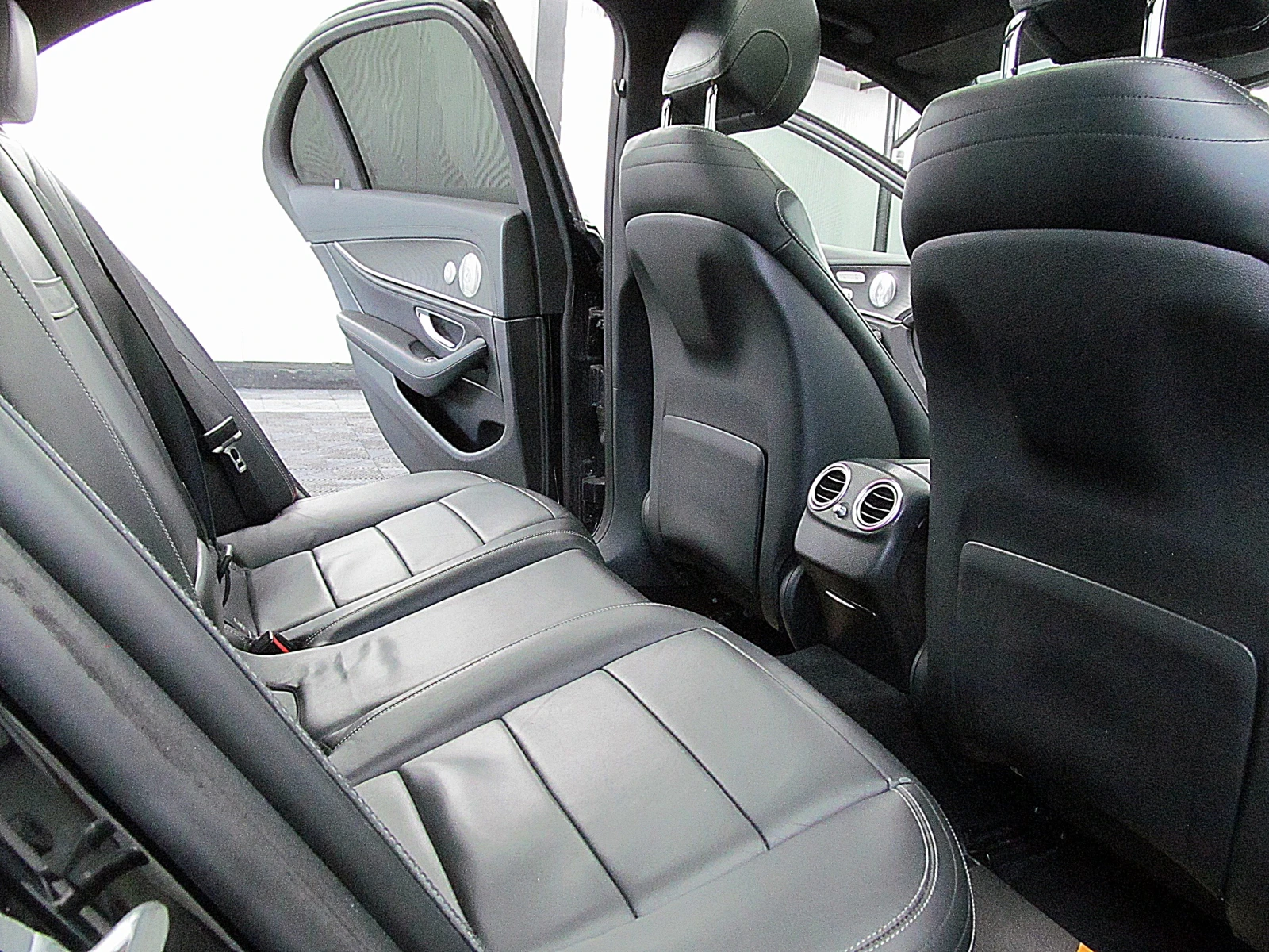 Mercedes-Benz E 220 PANORAMA/AMG/360-Kamera/9gt/СОБСТВЕН ЛИЗИНГ - изображение 10