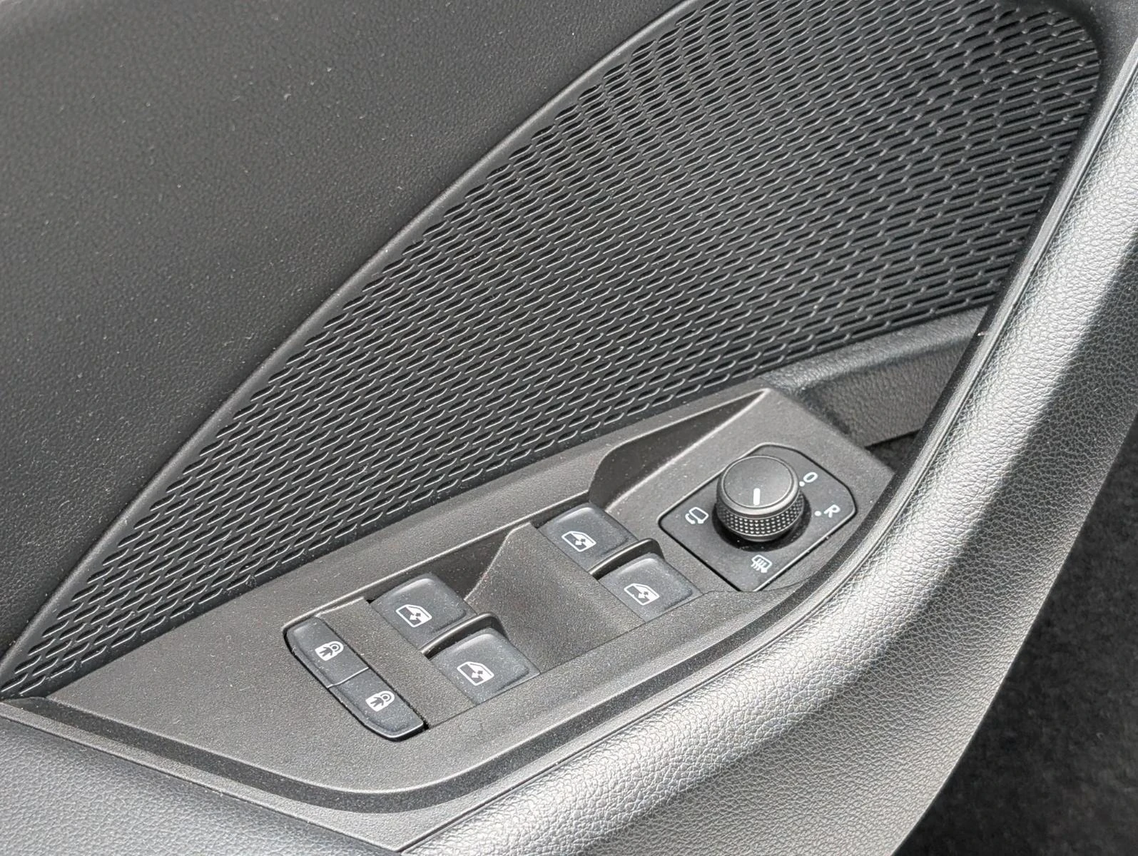 Skoda Octavia 2.0TDI* KEYLESS* CAM* NAVI* CARPLAY*  - изображение 8