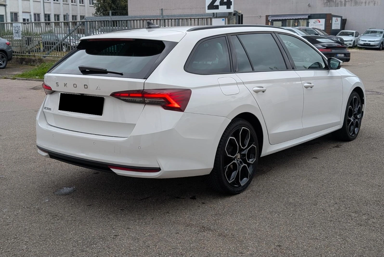 Skoda Octavia 2.0TDI* KEYLESS* CAM* NAVI* CARPLAY*  - изображение 4