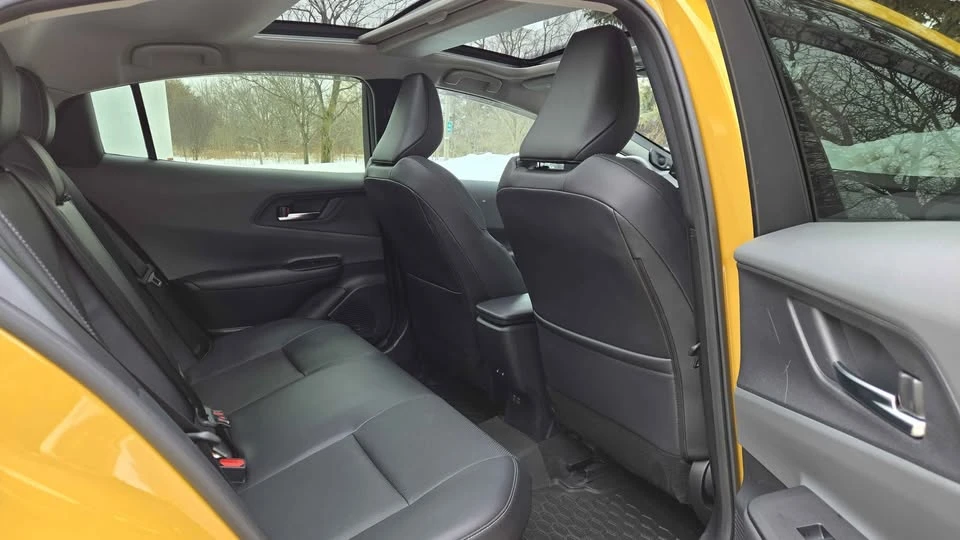 Toyota Prius LIMITED EDITION С РЕГИСТРАЦИЯ & АВТО КРЕДИТ, снимка 16 - Автомобили и джипове - 53799371